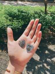 【客製化禮物】碳黑碎石繡球花單葉押花結他撥片 Guitar Pick