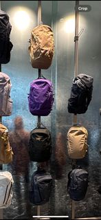 全新 arcteryx Mantis 26 backpack 不死鳥 （黑/紫）有單