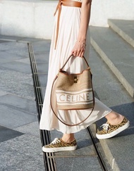全新 Celine teen bucket 16編織水桶包   黑色，啡色，白色編織