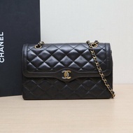CHANEL 中古巴黎限定鴛鴦扣單肩包中號黑色羊皮2開金銀扣肩背包