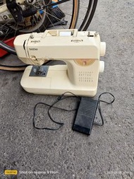 二手正常。可試機。售兄弟Brother2手縫紉機BS-500型(2用型附(附電源線+踏板+外殼)不寄件需自取不寄件