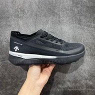 Descente Dynamic Fluid 黑色跑鞋