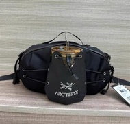 Arcteryx System A Q5 Waistpack 始祖鳥純色個性戶外斜跨包 防水 水壺袋胸包腰包 3.5L 黑色