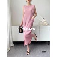 Code D938 (Pleated DRESS Length 47 Inches) PLEATS BY MAMA