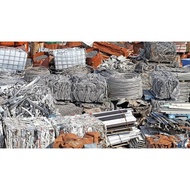 Collecting scraps in Da Nang