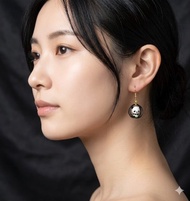 帶有熊貓吊飾的環形耳環/吊墜　既俏皮又精緻。