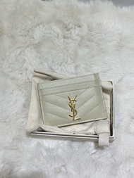 👝Yves Saint Laurent YSL Craie V-stitch Cardholder with metal logo 聖羅蘭 卡包 奶昔白色 金屬logo 粒面牛皮 經典V字絎縫