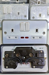 MK 13A 不銹鋼面有燈有掣 250V 雙位英式插座