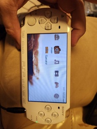 白色 SONY PSP 2000 遊戲機 淨機 冇电冇改