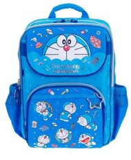 多啦A夢好快會成為熱潮😍  趁住我哋書包仲有現貨，大家快啲買啦！  萬眾期待 全新 2025  Sanrio  小學小朋友書包特價發售   School bag for kids primary sc