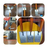 Construction Tools for Creating Serrated Square Flying Tiles