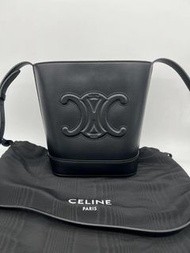 CELINE Cuir Triomphe 凱旋門 浮雕 牛皮 水桶包 單肩包 小號 黑色 Black