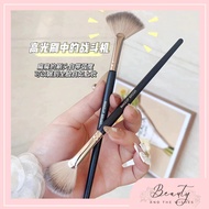 Fan Blush Brush Highlighting Makeup Brush Fan-Shaped Brush Blending Highlighter Makeup Brush