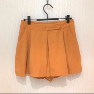 黃色短褲