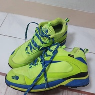 Sepatu outdoor TNF The No**h Face goretex kuning size 41 second 