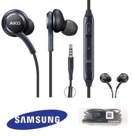 หูฟัง Samsung AKG เพิ่มเทคโนโลยีที่มาพร้อมกับหูฟังในรุ่น GALAXY S8/S9/S9+/S10 และ NOTE8/NOTE9 มอบเสียงที่ชัดใส จึงได้ยินเสียงเพลงในแบบที่ควรจะเป็น นอกจากนี้ยังดีไซน์มาให้พอดีกับสรีระหูของคุณ ให้คุณฟังเพลงโปรดได้อย่างสบาย
