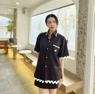 FONTLINE เสื้อเชิ้ตคอปก แขนสั้น แต่งปักสายรุ้ง กระดุมดอกไม้น่ารัก รอบอก32-38นิ้วใส่ได้ ผ้าคอตตอนลินิ