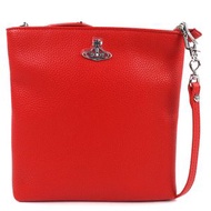 Vivienne Westwood Joanna New Square 斜背包 (51160010)，成色極佳，皮革材質，飾有球形金屬配件和RED銀雙色五金。包含原廠盒和防塵袋。義大利製造。