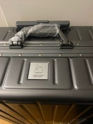 全新SNOOPY /ELLE 厚   鋁料  多色  扣款 行李箱    TSA Lock  360 wheels  baggage luggage suitcase 360°靜音萬向輪  鋁鎂合金拉