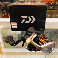 ❤ราคาถูกที่สุด❤ Daiwa CA80 ️ หมุนขวา สีเทา ตัดสีส้ม ️ 3750 KM4.20507🔥ของมีจำนวนจำกัด🔥
