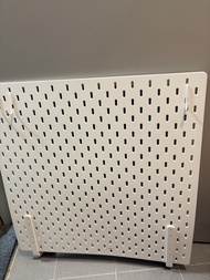 95%新 IKEA 白色掛牆板洞洞板56*56cm 連座枱配件 送掛鉤