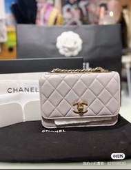 Chanel 22b trendy cc mini woc