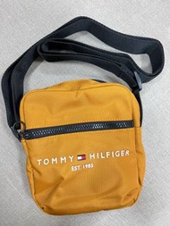 Tommy土黃色斜背包