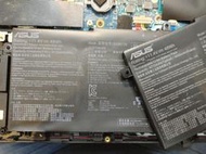 【NB3C 筆電維修網 】Asus fx505 電池不續電不充電,風扇很髒很多灰塵散熱膏硬化 會有散熱問題當機過熱