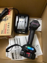 Makita牧田173跟代用電池充電器一套18v。有綠色