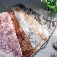 Fur rug***