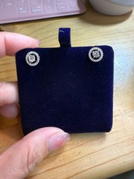 周大福鑽石耳環