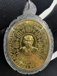 佛曆 2541 年（西元 1998 年）瓦拉康寺 (Wat Rakhangkhositaram）阿贊多 (Somdej Toh) 自身佛牌 萬符咒 (Muen Yant)」自身牌