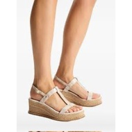 7p genuine leather T-strap Sandal