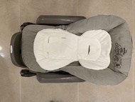 Combi Winnie the Pooh 撫餐搖椅 (連一套備用墊）