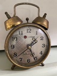 上海古董自動鬧鐘（像勞力士是上鏈的機械鐘，不需要電池）