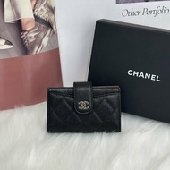 CHANEL 23B粒面牛皮雙折卡包 - 黑金30開