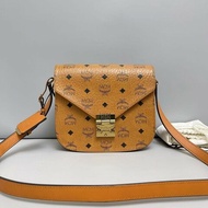 MCM 焦糖色全皮印花馬鞍包郵差包肩背包 斜背包