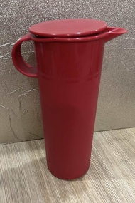 Tupperware lucky red 1L pitcher