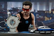 全新外膠袋從未開封 HOT TOYS MMS273 Iron Man 2 - Tony Stark (Arc Reactor Creation Version) Hottoys MMS 273 