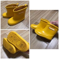『二手品』黃色雨靴-日本阿卡將購入