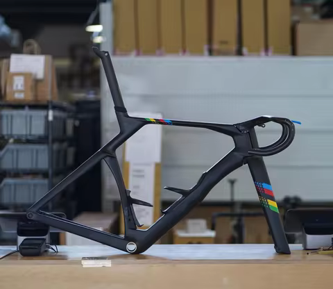 Aerodynamics Y1RS Carbon Fiber Road Frame BSA bottom bracket fully internal routing gull-wing handle