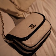 chanel 白色馬鞍小包