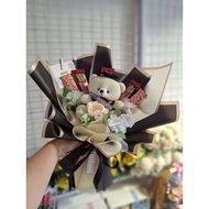 GRADUATION DOLL BOUQUET, GRADUATION BOUQUET, GIFT BOUQUET, GRADUATION BOUQUET, CHOCOLATE BOUQUET, SN