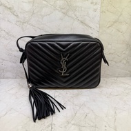 YSL MONOGRAM 銀色LOGO肩背相機包 黑