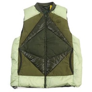 成色極佳：Moncler Genius II AND WANDER 21AW G20921A00018 595EV KIYOSE GILET 絎縫雙拉鍊羽絨背心，附品牌標誌貼片，綠色，4碼，正品，男款