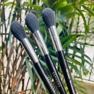 Sephora 79 blush brush with soft bristles specialized for professional makeup HALOMI Sephora officia