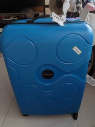 Brand new Kamiliant 28 inch suitcase with an new  fourpair of   wheels free delivery fee