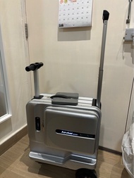 Airwheel Robot 智能行李箱