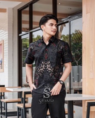 KEMEJA BATIK PRIA LENGAN PENDEK TERBARU MOTIF KAMAL HITAM BAJU BATIK COWOK KEREN MODERN CASUAL