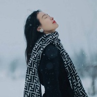 Fendi  芬迪 經典 滿版 好搭羊毛圍巾